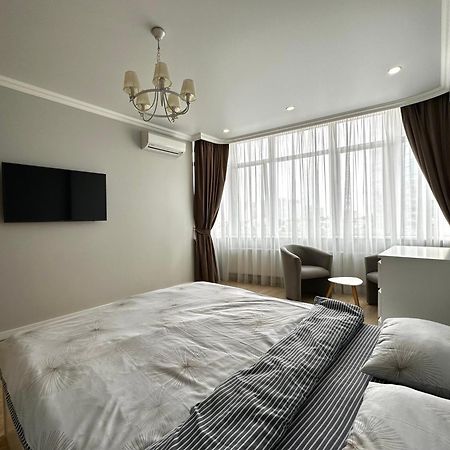 Gagarin Plaza Stylish Apartment Odesa Exterior photo