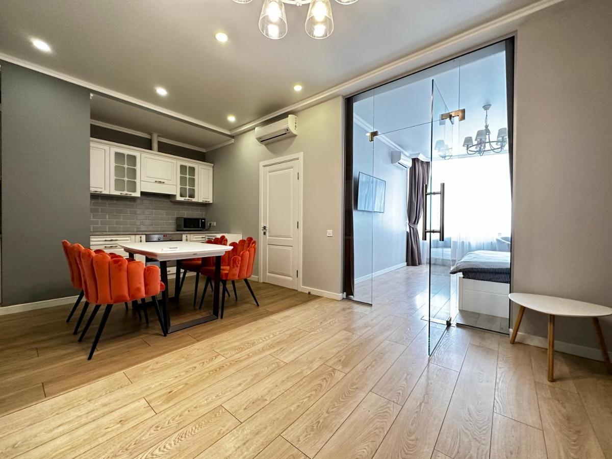 Gagarin Plaza Stylish Apartment Odesa Exterior photo