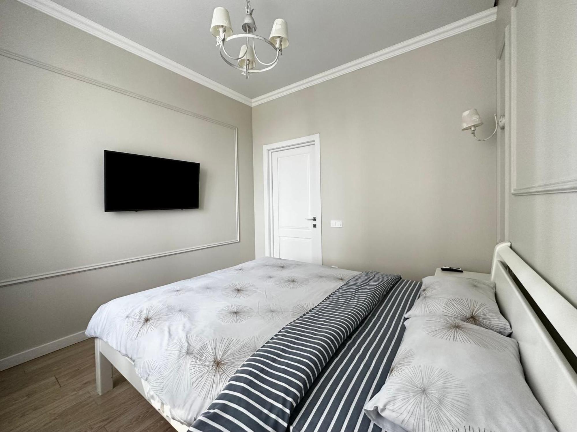 Gagarin Plaza Stylish Apartment Odesa Exterior photo