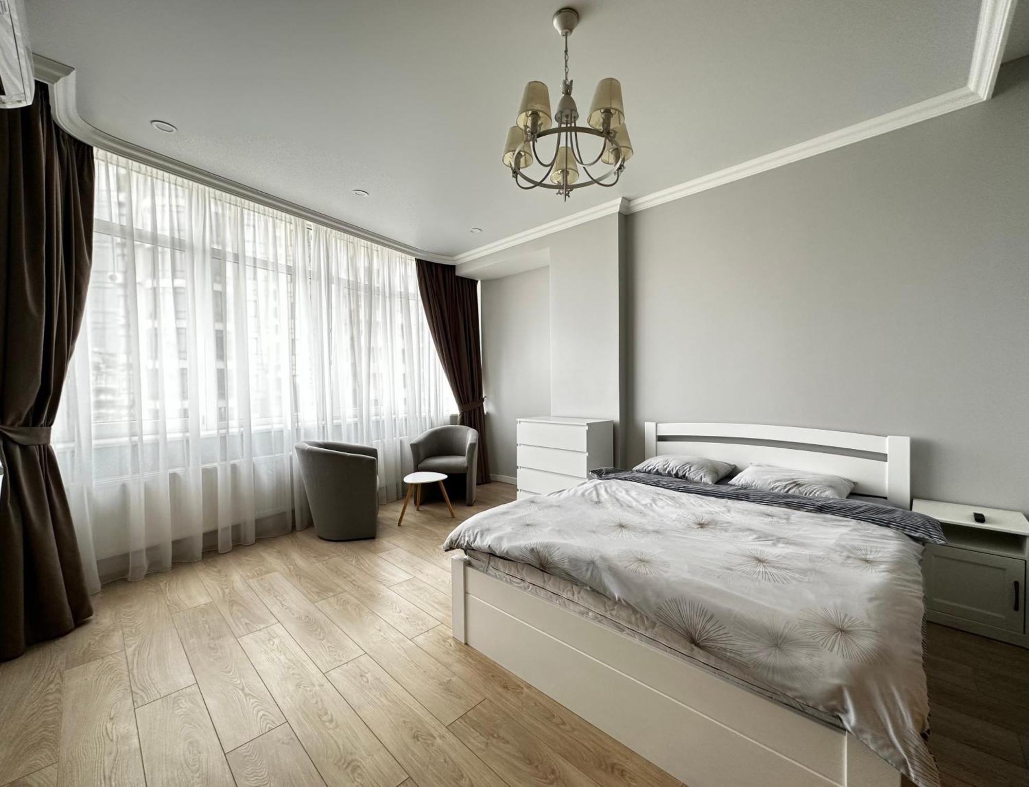 Gagarin Plaza Stylish Apartment Odesa Exterior photo