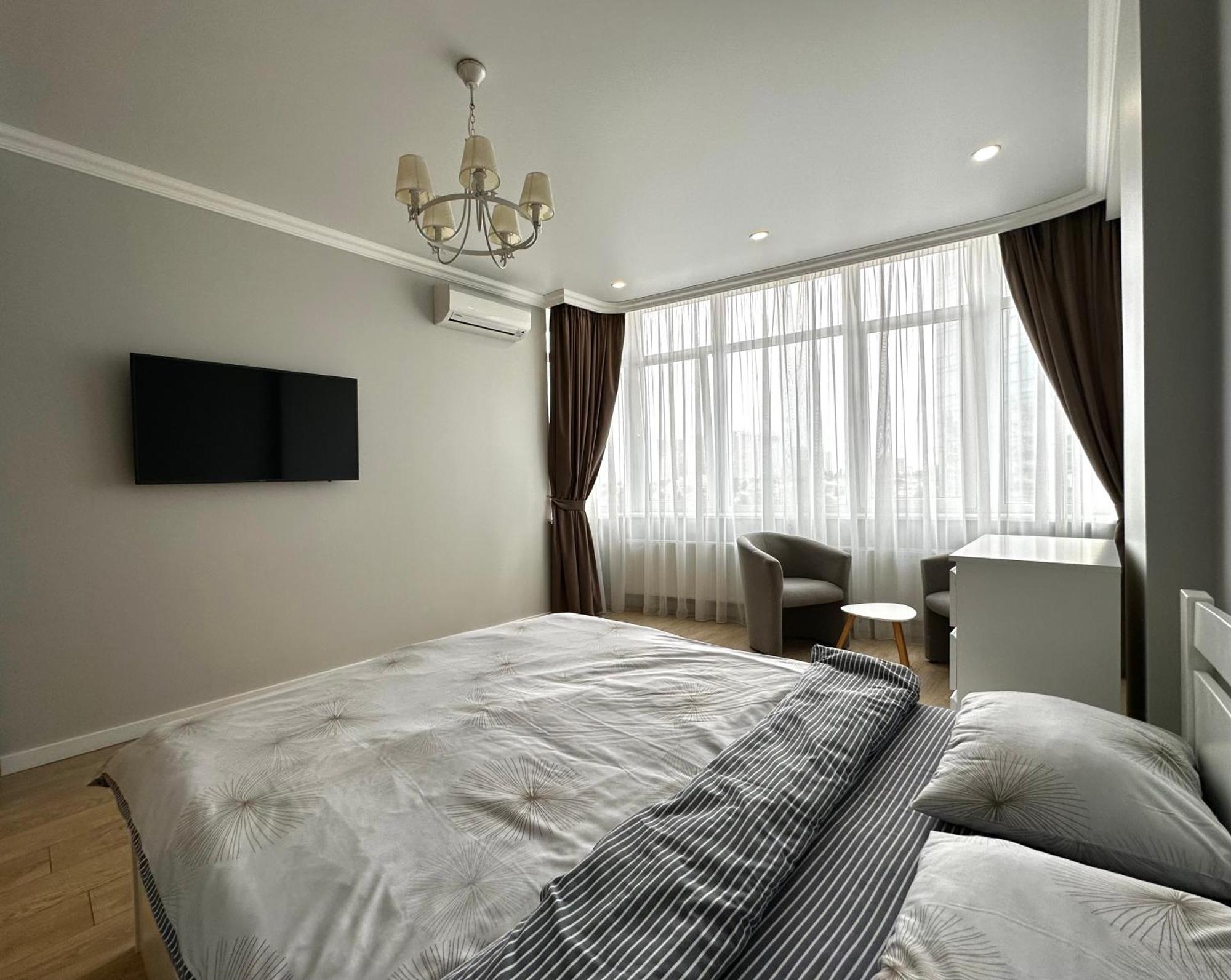 Gagarin Plaza Stylish Apartment Odesa Exterior photo